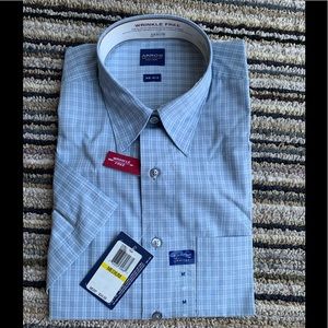 Men’s Medium dress shirt NWT. Neck size 15-15 1/2